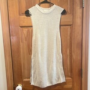 Wilfred Artizia beige vest sweater size small .